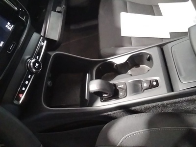 Volvo XC40 T2 Momentum Pro Auto 95 kW (129 CV) 10 Volvo XC40 T2 Momentum Pro Auto 95 kW (129 CV) 10