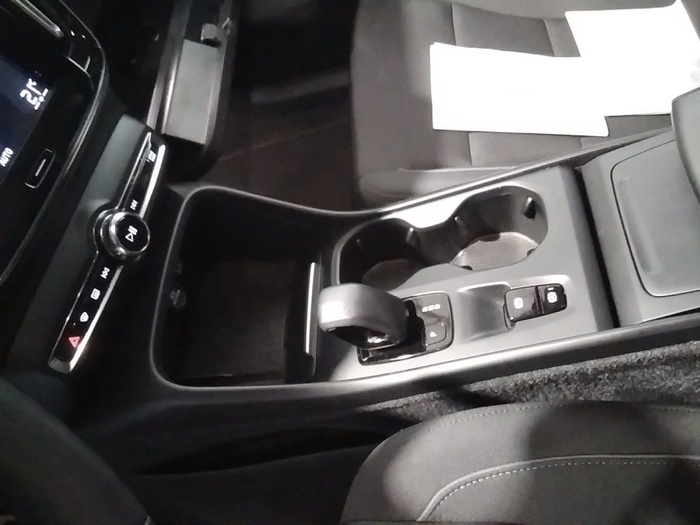 Volvo XC40 T2 Momentum Pro Auto 95 kW (129 CV) Vehículo usado en Madrid Volvo XC40 T2 Momentum Pro Auto 95 kW (129 CV) Vehículo usado en Madrid