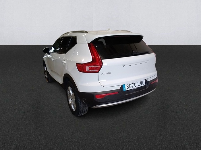 Volvo XC40 T2 Momentum Pro Auto 95 kW (129 CV) Vehículo usado en Madrid Volvo XC40 T2 Momentum Pro Auto 95 kW (129 CV) Vehículo usado en Madrid