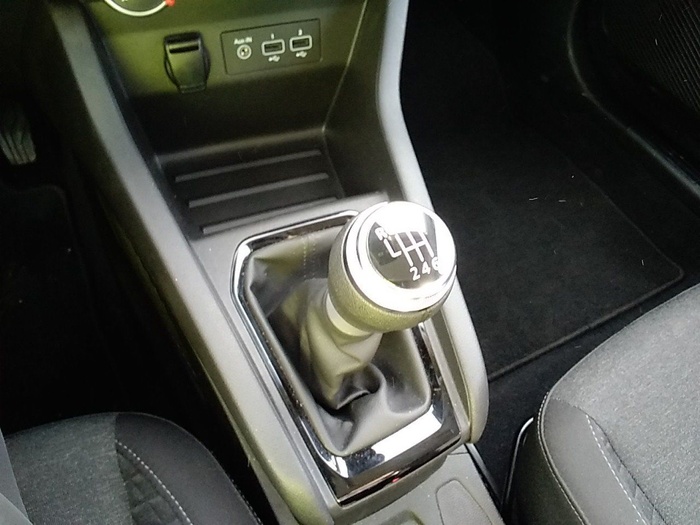 Renault Clio Equilibre TCe 66 kW (90 CV) Vehículo usado en Madrid Renault Clio Equilibre TCe 66 kW (90 CV) Vehículo usado en Madrid