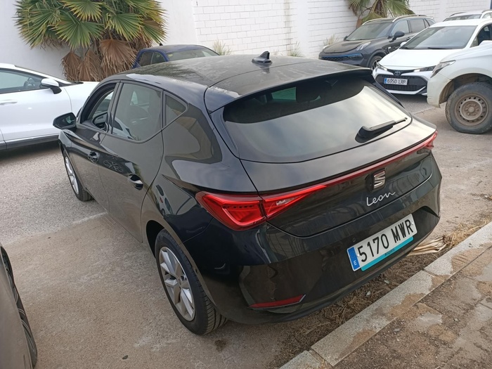 SEAT León 1.0 TSI S&S Style 25 Aniversario 81 kW (110 CV) Vehículo usado en Madrid SEAT León 1.0 TSI S&S Style 25 Aniversario 81 kW (110 CV) Vehículo usado en Madrid