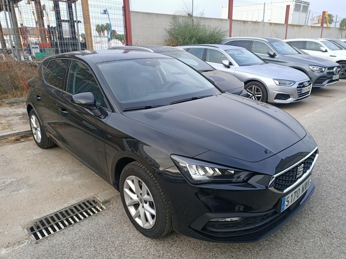 SEAT León 1.0 TSI S&S Style 25 Aniversario 81 kW (110 CV) Vehículo usado en Madrid SEAT León 1.0 TSI S&S Style 25 Aniversario 81 kW (110 CV) Vehículo usado en Madrid