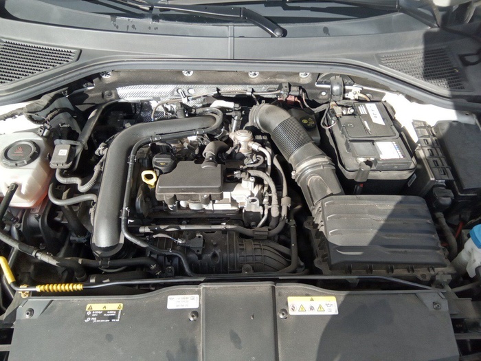 Volkswagen T-Roc Advance R-Line 1.0 TSI 81 kW (110 CV) Vehículo usado en Madrid Volkswagen T-Roc Advance R-Line 1.0 TSI 81 kW (110 CV) Vehículo usado en Madrid