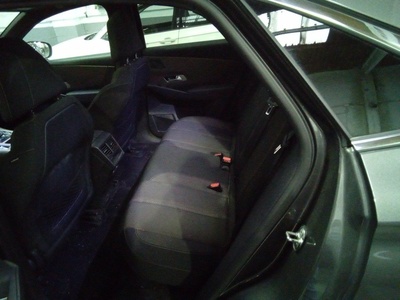 DS DS7 Crossback BlueHDi 180 So Chic Auto 132 kW (180 CV) 9 DS DS7 Crossback BlueHDi 180 So Chic Auto 132 kW (180 CV) 9