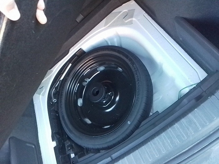 Skoda Karoq 1.0 TSI Ambition 81 kW (110 CV) Vehículo usado en Madrid Skoda Karoq 1.0 TSI Ambition 81 kW (110 CV) Vehículo usado en Madrid