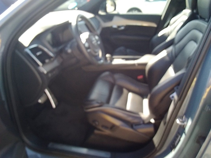 Volvo XC90 T8 Recharge R-Design AWD Auto 287 kW (390 CV) Vehículo usado en Madrid Volvo XC90 T8 Recharge R-Design AWD Auto 287 kW (390 CV) Vehículo usado en Madrid