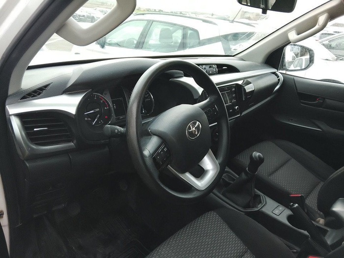 Toyota Hilux 2.4 D-4D Doble Cabina GX 110 kW (150 CV) Vehículo usado en Madrid Toyota Hilux 2.4 D-4D Doble Cabina GX 110 kW (150 CV) Vehículo usado en Madrid