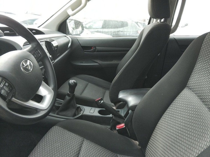 Toyota Hilux 2.4 D-4D Doble Cabina GX 110 kW (150 CV) Vehículo usado en Madrid Toyota Hilux 2.4 D-4D Doble Cabina GX 110 kW (150 CV) Vehículo usado en Madrid