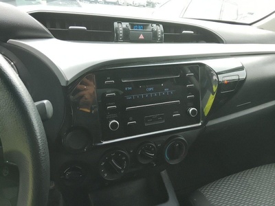 Toyota Hilux 2.4 D-4D Doble Cabina GX 110 kW (150 CV) 12 Toyota Hilux 2.4 D-4D Doble Cabina GX 110 kW (150 CV) 12