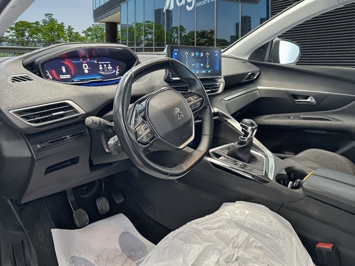 Peugeot 3008 BlueHDi 130 S&S Active Pack 96 kW (130 CV) Vehículo usado en Madrid Peugeot 3008 BlueHDi 130 S&S Active Pack 96 kW (130 CV) Vehículo usado en Madrid