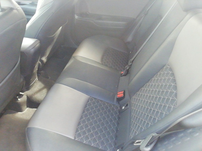 Toyota C-HR 1.8 125H Active 90 kW (122 CV) Vehículo usado en Madrid Toyota C-HR 1.8 125H Active 90 kW (122 CV) Vehículo usado en Madrid