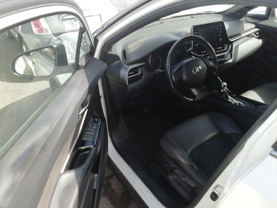 Toyota C-HR 1.8 125H Active 90 kW (122 CV) 8 Toyota C-HR 1.8 125H Active 90 kW (122 CV) 8