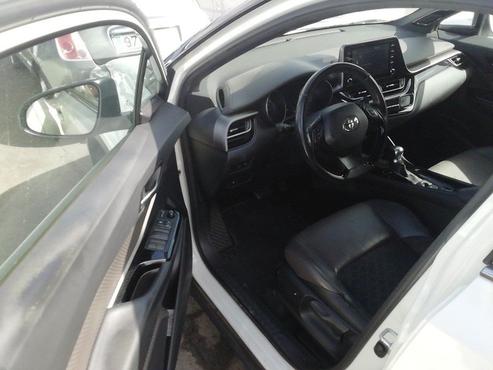 Toyota C-HR 1.8 125H Active 90 kW (122 CV) Vehículo usado en Madrid Toyota C-HR 1.8 125H Active 90 kW (122 CV) Vehículo usado en Madrid