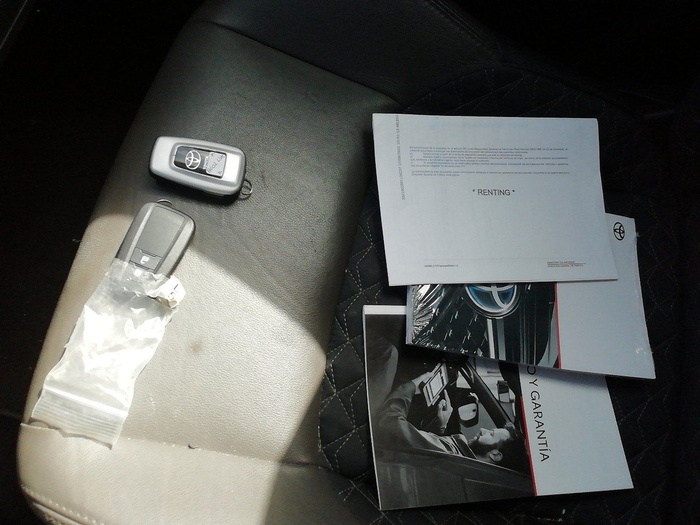 Toyota C-HR 1.8 125H Active 90 kW (122 CV) Vehículo usado en Madrid Toyota C-HR 1.8 125H Active 90 kW (122 CV) Vehículo usado en Madrid