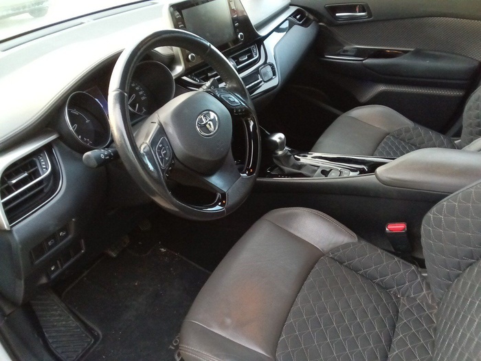 Toyota C-HR 1.8 125H Active 90 kW (122 CV) Vehículo usado en Madrid Toyota C-HR 1.8 125H Active 90 kW (122 CV) Vehículo usado en Madrid