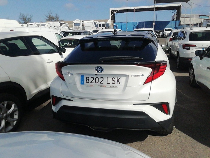 Toyota C-HR 1.8 125H Active 90 kW (122 CV) Vehículo usado en Madrid Toyota C-HR 1.8 125H Active 90 kW (122 CV) Vehículo usado en Madrid