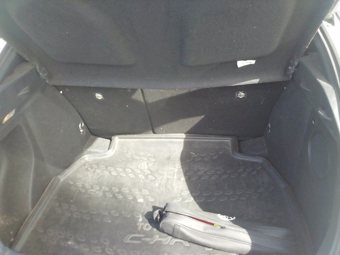 Toyota C-HR 1.8 125H Active 90 kW (122 CV) Vehículo usado en Madrid Toyota C-HR 1.8 125H Active 90 kW (122 CV) Vehículo usado en Madrid