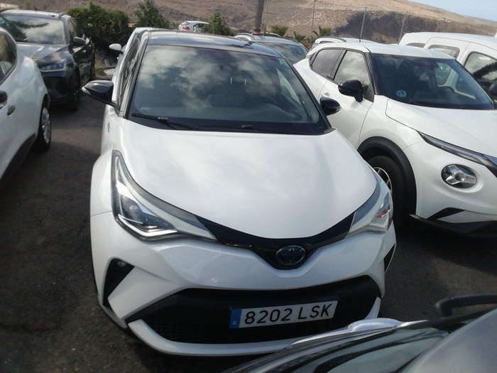 Toyota C-HR 1.8 125H Active 90 kW (122 CV) Vehículo usado en Madrid Toyota C-HR 1.8 125H Active 90 kW (122 CV) Vehículo usado en Madrid