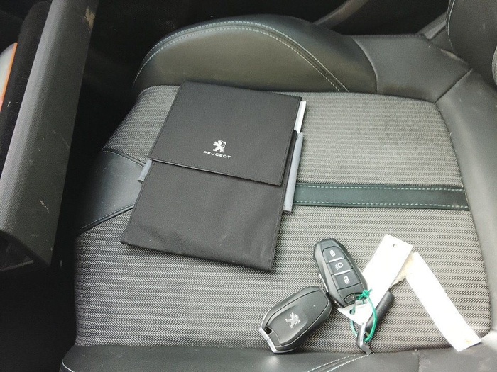 Peugeot 5008 BlueHDi 130 S&S Allure 96 kW (130 CV) Vehículo usado en Madrid Peugeot 5008 BlueHDi 130 S&S Allure 96 kW (130 CV) Vehículo usado en Madrid