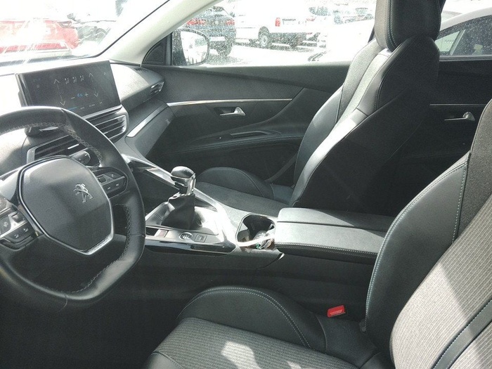 Peugeot 5008 BlueHDi 130 S&S Allure 96 kW (130 CV) Vehículo usado en Madrid Peugeot 5008 BlueHDi 130 S&S Allure 96 kW (130 CV) Vehículo usado en Madrid