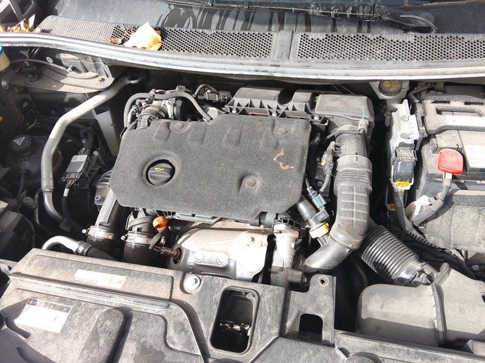 Peugeot 5008 BlueHDi 130 S&S Allure 96 kW (130 CV) Vehículo usado en Madrid Peugeot 5008 BlueHDi 130 S&S Allure 96 kW (130 CV) Vehículo usado en Madrid