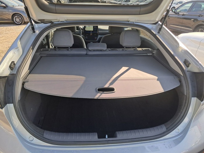 Hyundai Ioniq 1.6 GDI HEV Tecno DT 104 kW (141 CV) Vehículo usado en Madrid Hyundai Ioniq 1.6 GDI HEV Tecno DT 104 kW (141 CV) Vehículo usado en Madrid