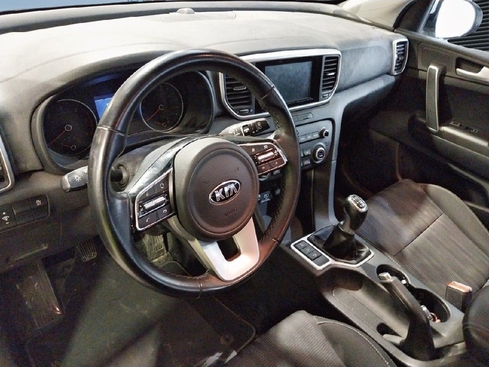 Kia Sportage 1.6 MHEV Business 4x4 100 kW (136 CV) Vehículo usado en Madrid Kia Sportage 1.6 MHEV Business 4x4 100 kW (136 CV) Vehículo usado en Madrid