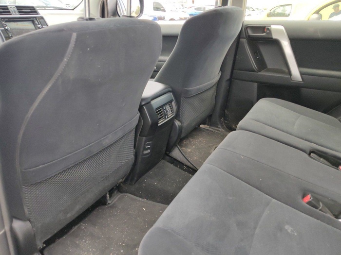 Toyota Land Cruiser 2.8 D-4D GX 130 kW (177 CV) Vehículo usado en Madrid Toyota Land Cruiser 2.8 D-4D GX 130 kW (177 CV) Vehículo usado en Madrid