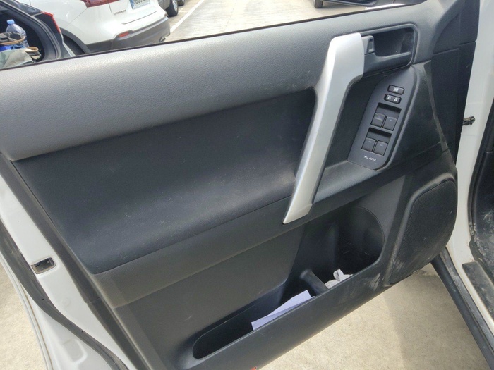 Toyota Land Cruiser 2.8 D-4D GX 130 kW (177 CV) Vehículo usado en Madrid Toyota Land Cruiser 2.8 D-4D GX 130 kW (177 CV) Vehículo usado en Madrid