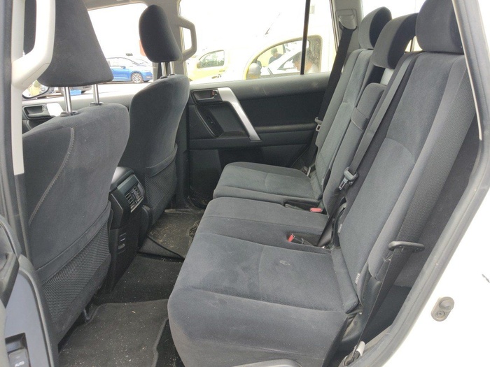 Toyota Land Cruiser 2.8 D-4D GX 130 kW (177 CV) Vehículo usado en Madrid Toyota Land Cruiser 2.8 D-4D GX 130 kW (177 CV) Vehículo usado en Madrid