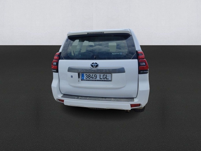 Toyota Land Cruiser 2.8 D-4D GX 130 kW (177 CV) Vehículo usado en Madrid Toyota Land Cruiser 2.8 D-4D GX 130 kW (177 CV) Vehículo usado en Madrid