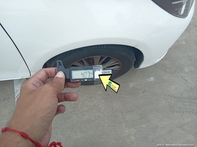 Toyota Yaris 1.0 Active 51 kW (69 CV) 13 Toyota Yaris 1.0 Active 51 kW (69 CV) 13