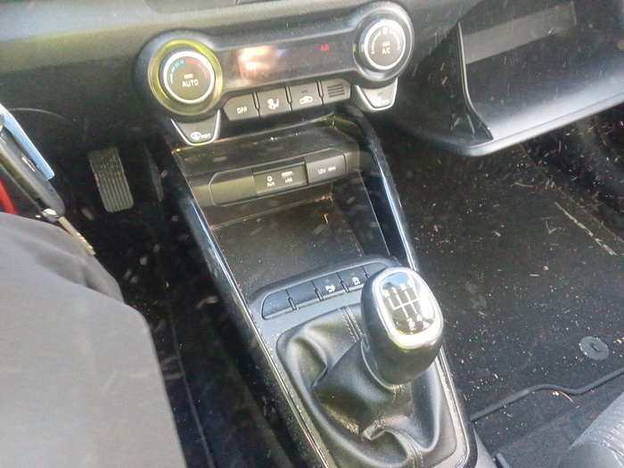 Kia Stonic 1.0 T-GDi Drive 88 kW (120 CV) Vehículo usado en Madrid Kia Stonic 1.0 T-GDi Drive 88 kW (120 CV) Vehículo usado en Madrid