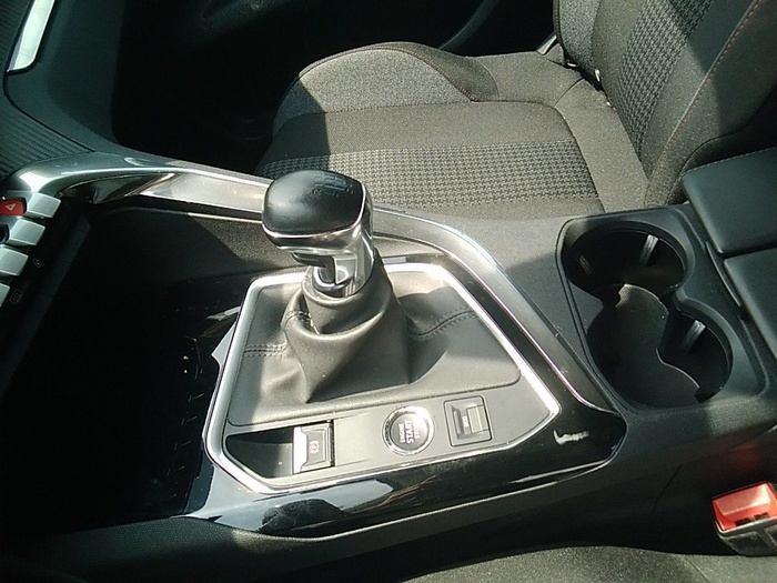 Peugeot 3008 BlueHDi 130 S&S Active Pack 96 kW (130 CV) Vehículo usado en Madrid Peugeot 3008 BlueHDi 130 S&S Active Pack 96 kW (130 CV) Vehículo usado en Madrid