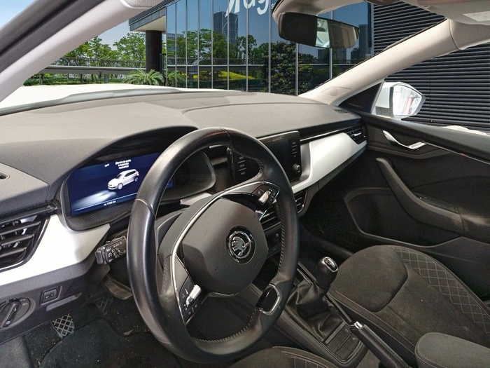 Skoda Kamiq 1.0 TSI Emotion 81 kW (110 CV) Vehículo usado en Madrid Skoda Kamiq 1.0 TSI Emotion 81 kW (110 CV) Vehículo usado en Madrid