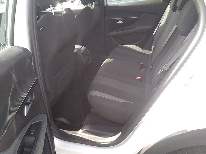 Peugeot 3008 BlueHDi 130 S&S Active Pack 96 kW (130 CV) Vehículo usado en Madrid Peugeot 3008 BlueHDi 130 S&S Active Pack 96 kW (130 CV) Vehículo usado en Madrid