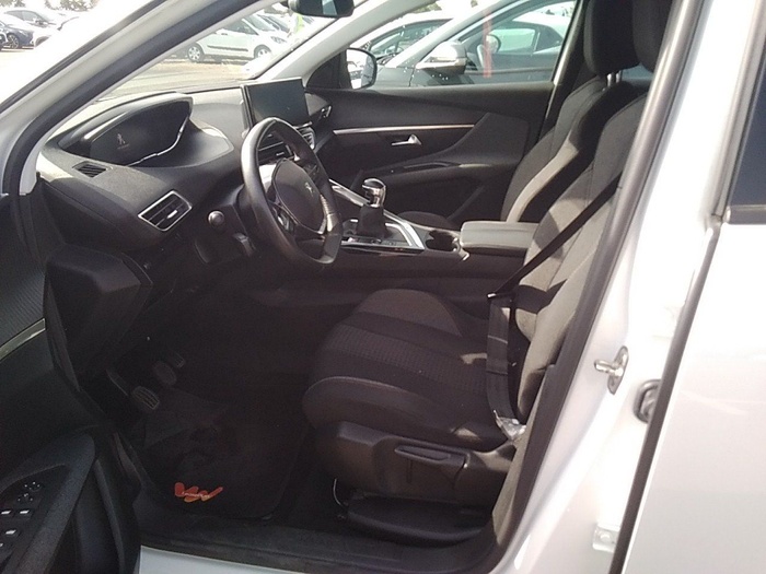 Peugeot 3008 BlueHDi 130 S&S Active Pack 96 kW (130 CV) Vehículo usado en Madrid Peugeot 3008 BlueHDi 130 S&S Active Pack 96 kW (130 CV) Vehículo usado en Madrid