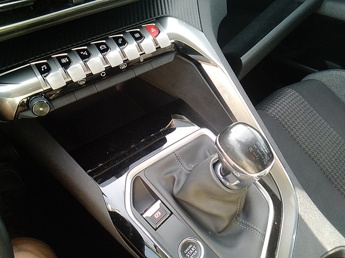 Peugeot 3008 BlueHDi 130 S&S Active Pack 96 kW (130 CV) Vehículo usado en Madrid Peugeot 3008 BlueHDi 130 S&S Active Pack 96 kW (130 CV) Vehículo usado en Madrid