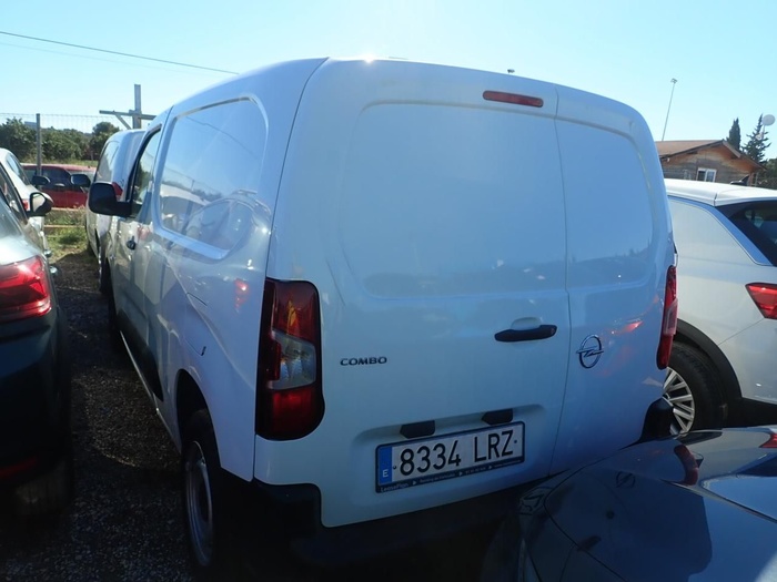 Opel Combo Furgon 1.5 TD Express L H1 75 kW (102 CV) Vehículo usado en Madrid Opel Combo Furgon 1.5 TD Express L H1 75 kW (102 CV) Vehículo usado en Madrid