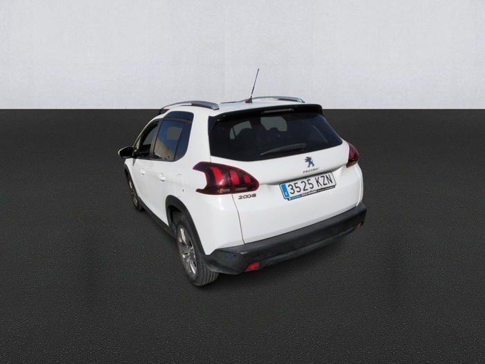 Peugeot 2008 BlueHDi 100 Signature 73 kW (100 CV) Vehículo usado en Madrid Peugeot 2008 BlueHDi 100 Signature 73 kW (100 CV) Vehículo usado en Madrid