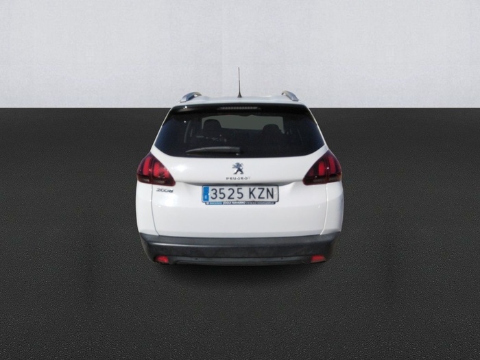 Peugeot 2008 BlueHDi 100 Signature 73 kW (100 CV) Vehículo usado en Madrid Peugeot 2008 BlueHDi 100 Signature 73 kW (100 CV) Vehículo usado en Madrid