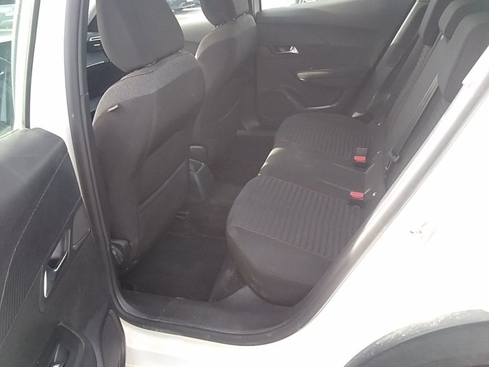 Peugeot 2008 BlueHDi 110 S&S Active 81 kW (110 CV) Vehículo usado en Madrid Peugeot 2008 BlueHDi 110 S&S Active 81 kW (110 CV) Vehículo usado en Madrid