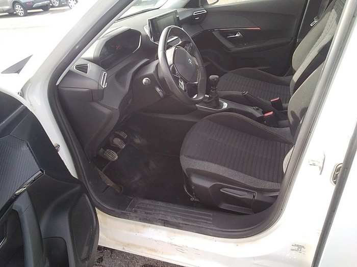 Peugeot 2008 BlueHDi 110 S&S Active 81 kW (110 CV) Vehículo usado en Madrid Peugeot 2008 BlueHDi 110 S&S Active 81 kW (110 CV) Vehículo usado en Madrid