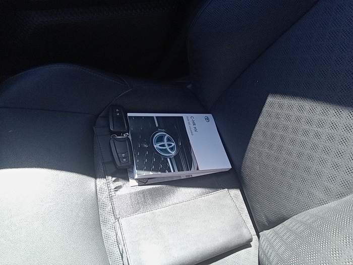 Toyota C-HR 180H Advance 135 kW (184 CV) Vehículo usado en Madrid Toyota C-HR 180H Advance 135 kW (184 CV) Vehículo usado en Madrid