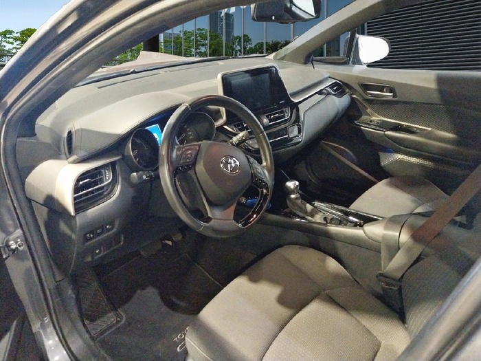 Toyota C-HR 1.8 125H Advance 90 kW (122 CV) Vehículo usado en Madrid Toyota C-HR 1.8 125H Advance 90 kW (122 CV) Vehículo usado en Madrid