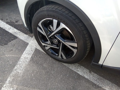 Toyota C-HR 1.8 125H Advance 90 kW (122 CV) 12 Toyota C-HR 1.8 125H Advance 90 kW (122 CV) 12