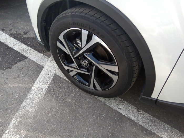 Toyota C-HR 1.8 125H Advance 90 kW (122 CV) Vehículo usado en Madrid Toyota C-HR 1.8 125H Advance 90 kW (122 CV) Vehículo usado en Madrid