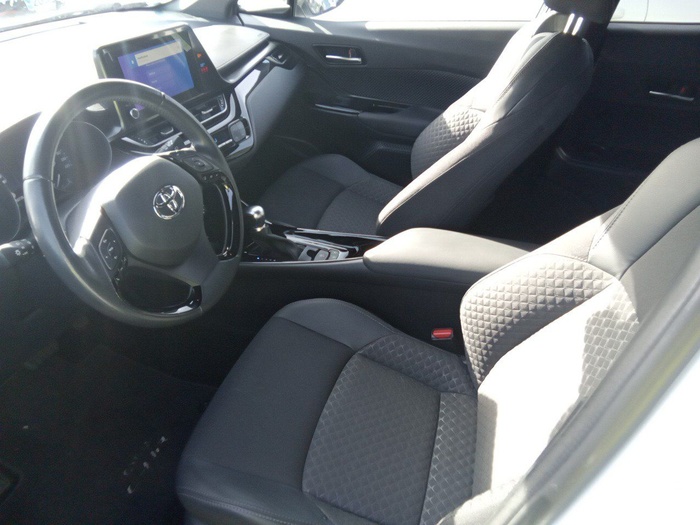 Toyota C-HR 1.8 125H Advance 90 kW (122 CV) Vehículo usado en Madrid Toyota C-HR 1.8 125H Advance 90 kW (122 CV) Vehículo usado en Madrid