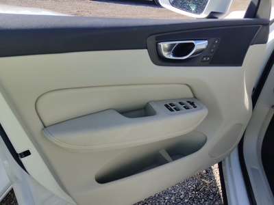 Volvo XC60 B4 D Inscription Auto 145 kW (197 CV) 12 Volvo XC60 B4 D Inscription Auto 145 kW (197 CV) 12