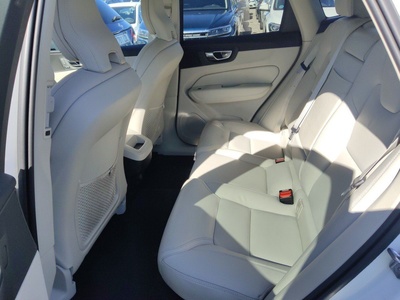 Volvo XC60 B4 D Inscription Auto 145 kW (197 CV) 9 Volvo XC60 B4 D Inscription Auto 145 kW (197 CV) 9